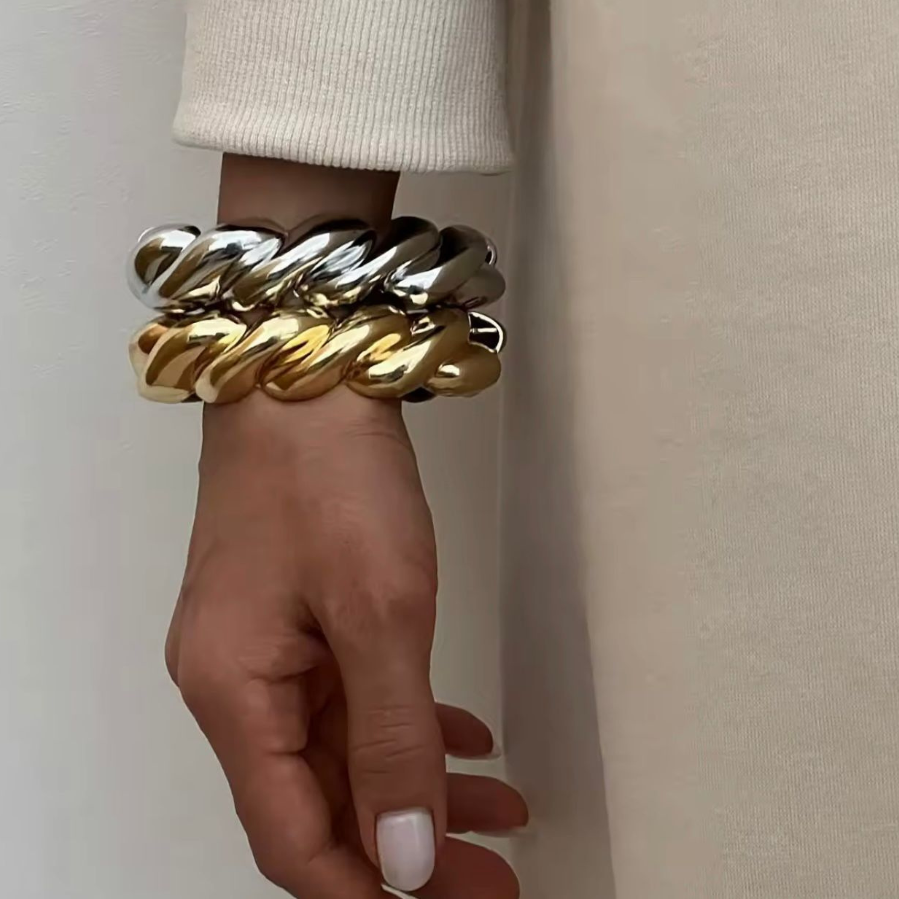 Brazaletes Gruesos Plateados y Dorados