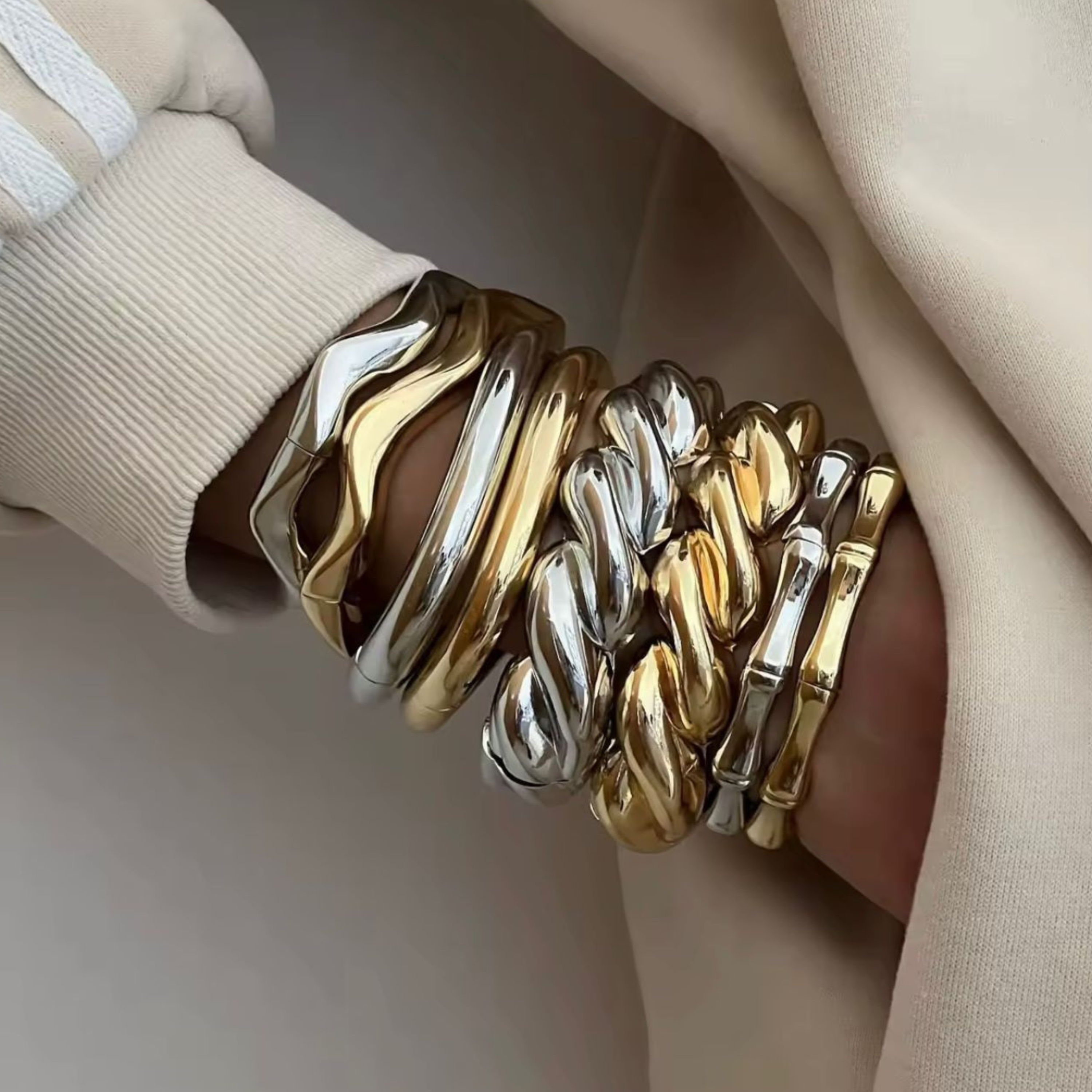 Brazaletes Dorados y Plateados